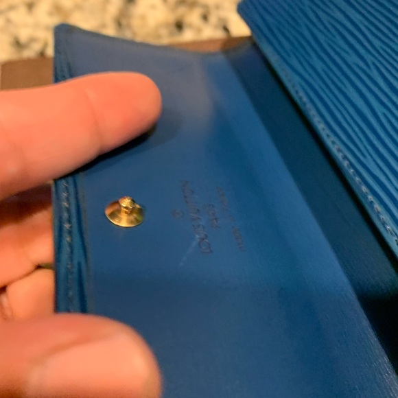 Authenticated Louis Vuitton epi wallet Authentic - Picture 3 of 14
